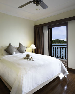 One Bedroom Suite on Water